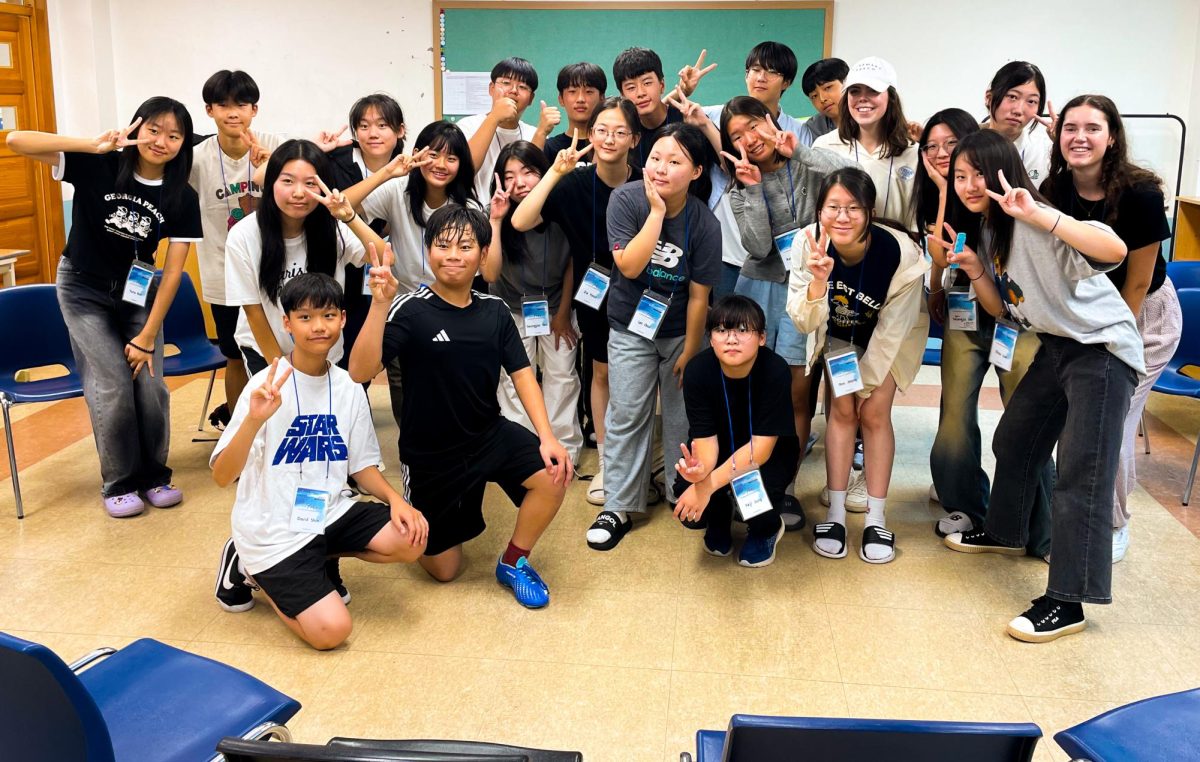 A group of students pose in Saemmul, some abroad and some at home.